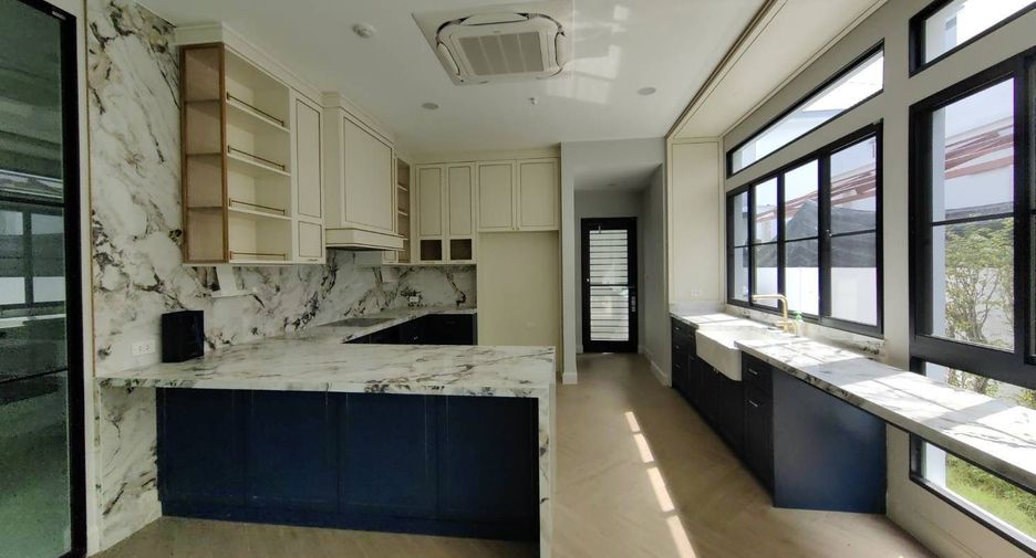 For sale 5 bedrooms house in Taling Chan, Bangkok