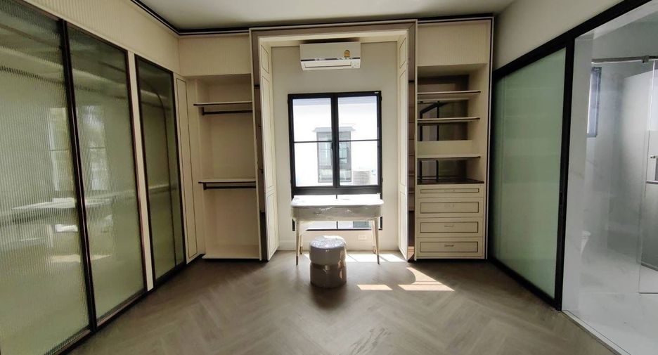For sale 5 bedrooms house in Taling Chan, Bangkok