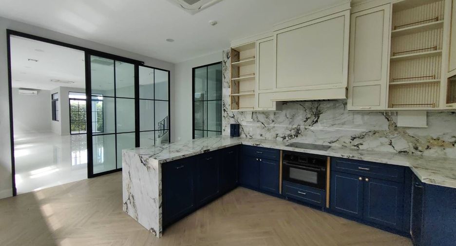 For sale 5 bedrooms house in Taling Chan, Bangkok
