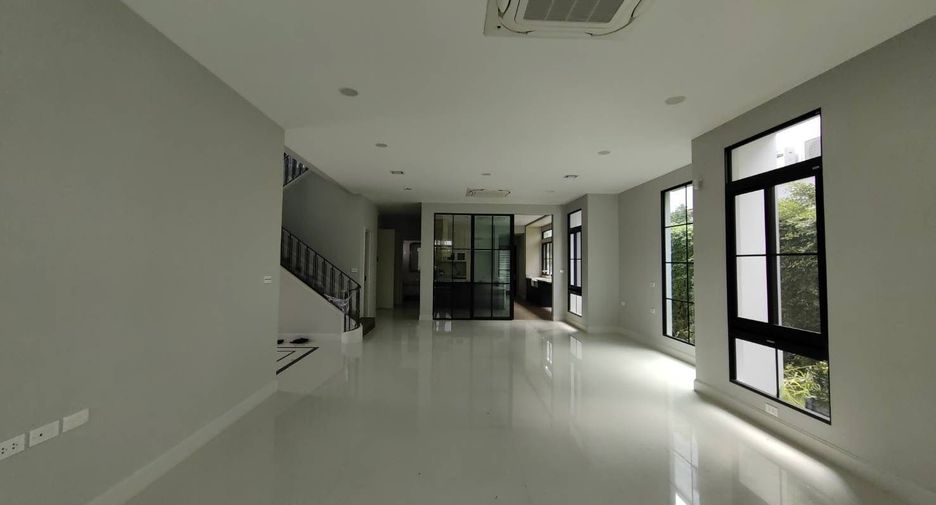 For sale 5 bedrooms house in Taling Chan, Bangkok