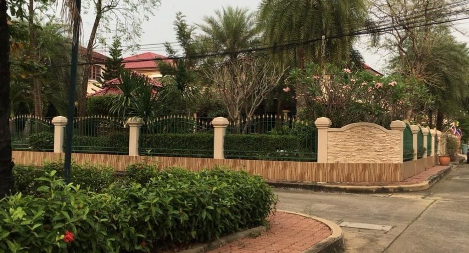 For sale and for rent 4 bedrooms house in Bang Yai, Nonthaburi