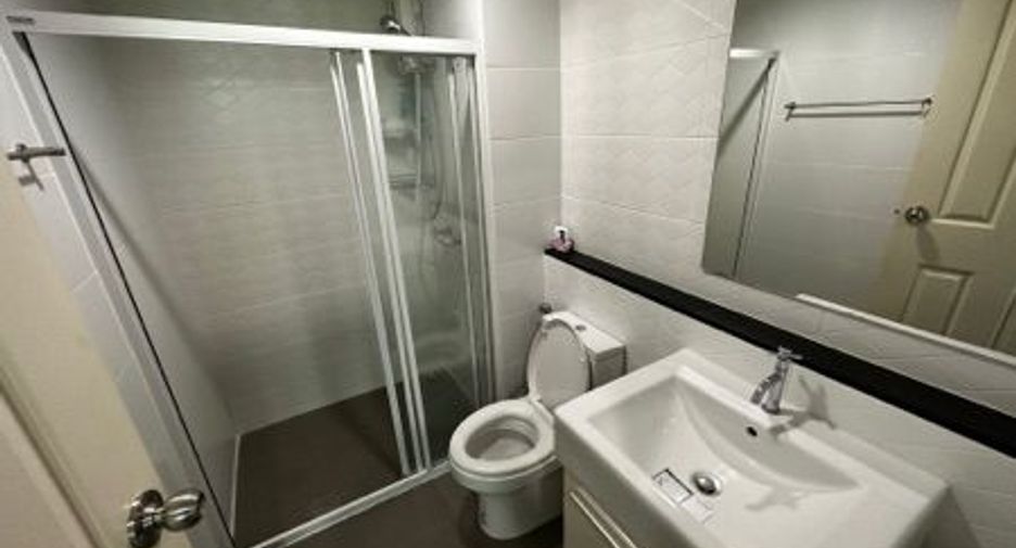 For sale 1 bed condo in Mueang Samut Prakan, Samut Prakan