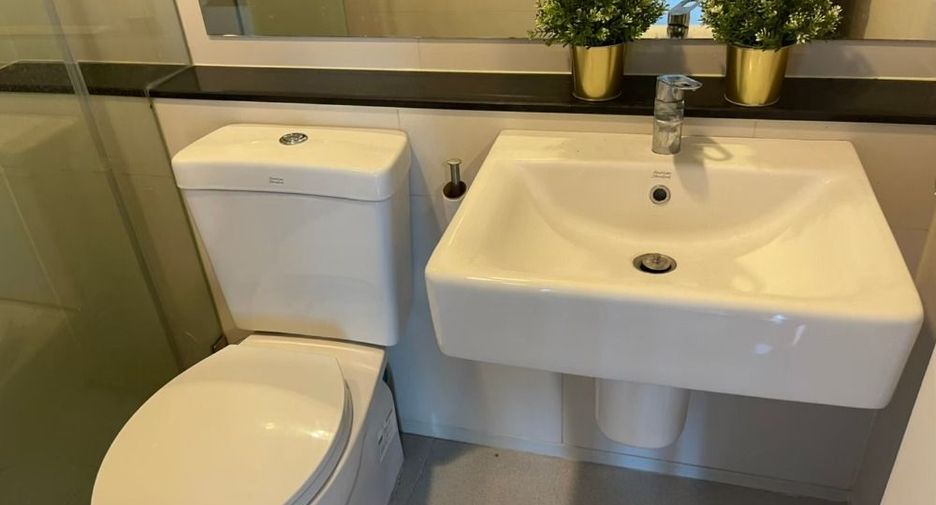 For sale 1 bed condo in Mueang Samut Prakan, Samut Prakan