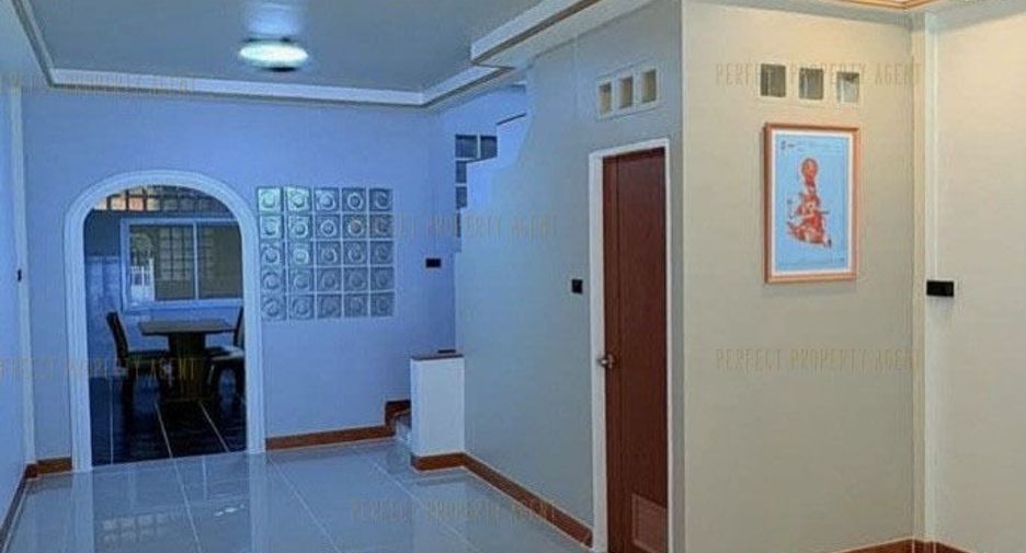 Продажа 3 спальни таунхаус в Bang Bua Thong, Нонтабури
