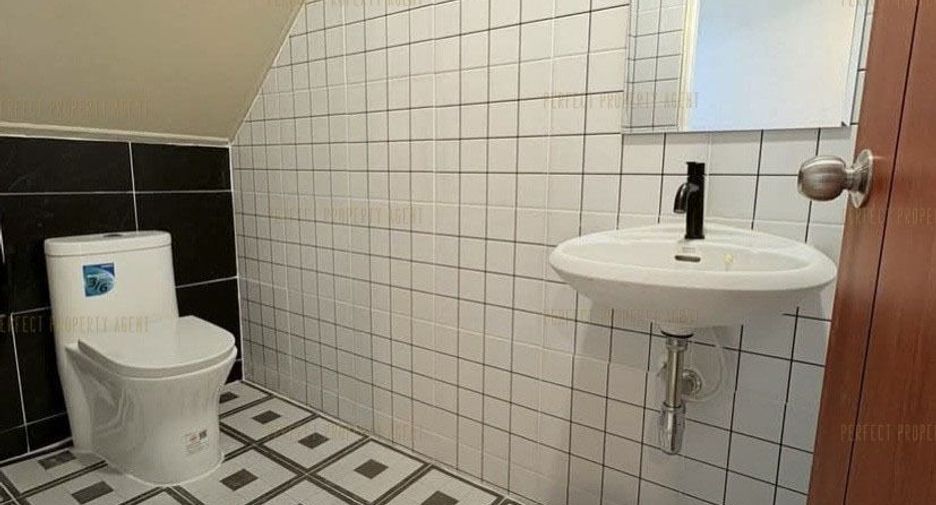 Продажа 3 спальни таунхаус в Bang Bua Thong, Нонтабури