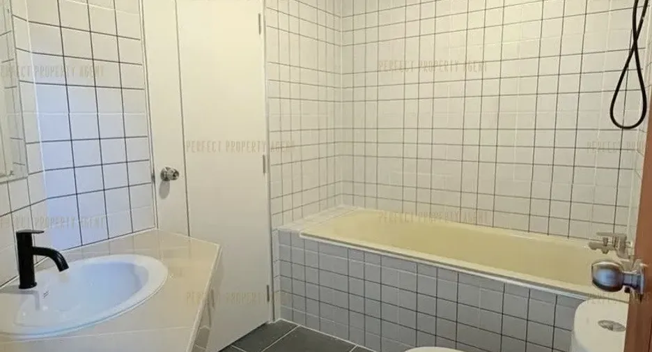 Продажа 3 спальни таунхаус в Bang Bua Thong, Нонтабури