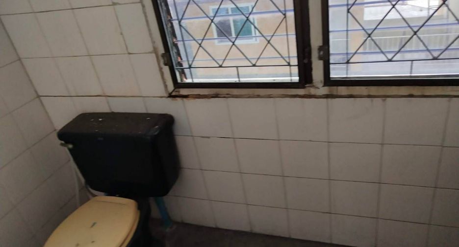 For sale 4 bedrooms retail Space in Suan Luang, Bangkok