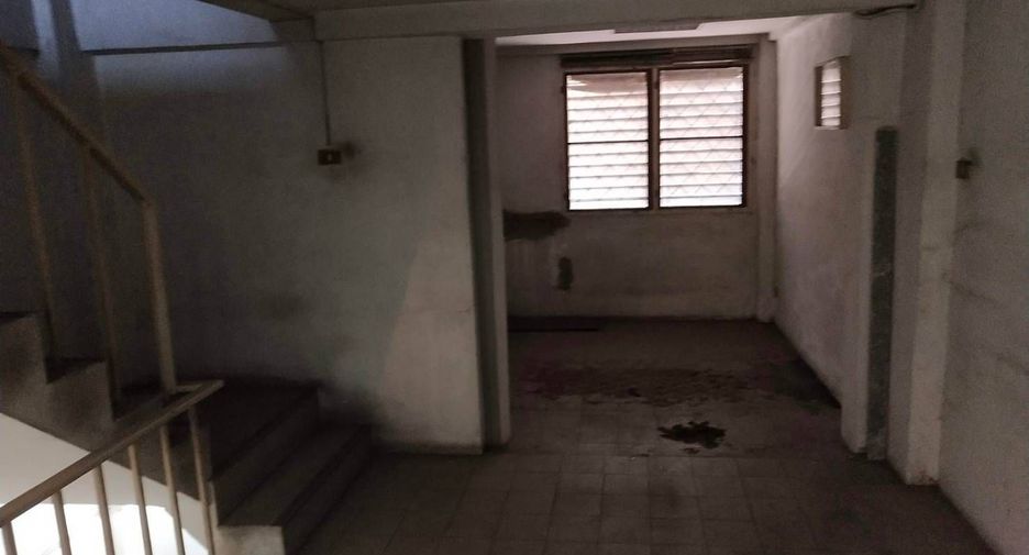 For sale 4 bedrooms retail Space in Suan Luang, Bangkok