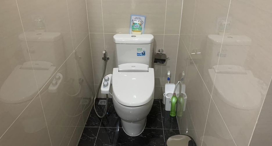 For sale 2 bedrooms condo in Khlong Toei, Bangkok