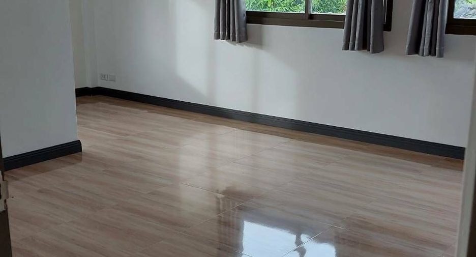 For sale 4 bedrooms house in Sam Phran, Nakhon Pathom