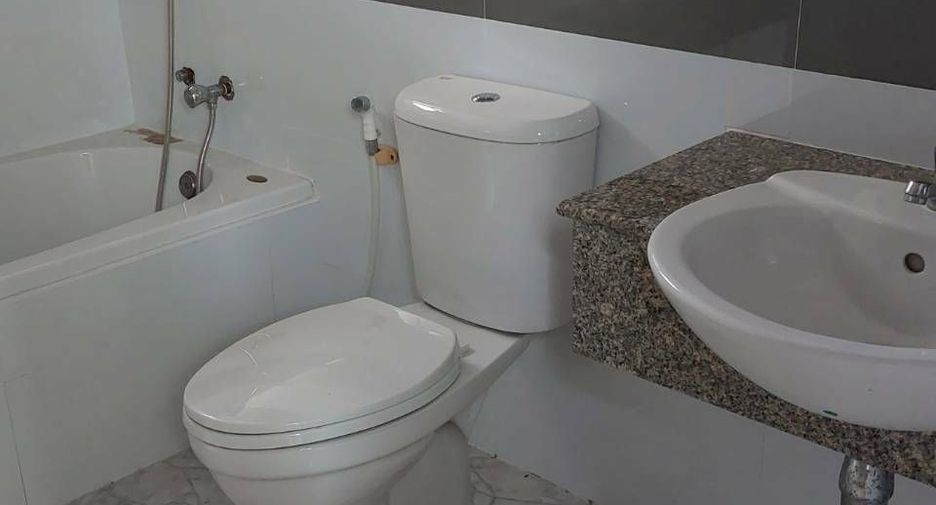 For sale 4 bedrooms house in Sam Phran, Nakhon Pathom