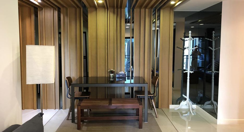 For sale 2 bedrooms condo in Khlong Toei, Bangkok