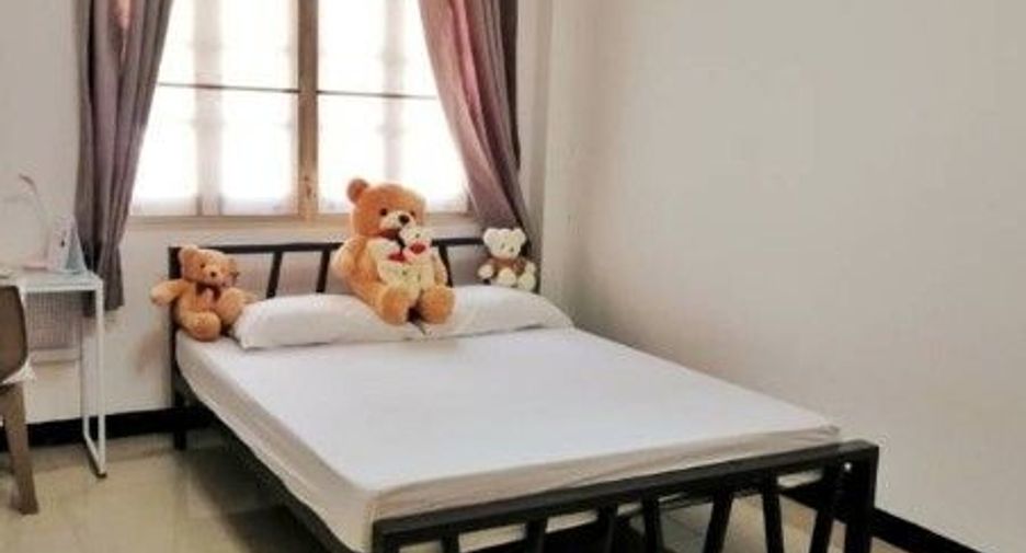 For rent 7 bedrooms house in Mueang Pathum Thani, Pathum Thani