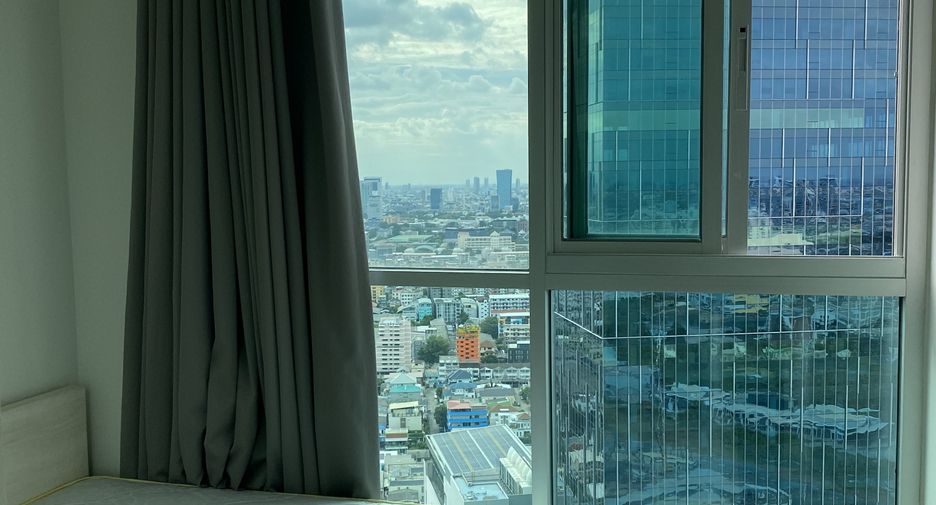 For sale 2 bedrooms condo in Huai Khwang, Bangkok