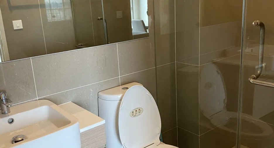 For sale 2 bedrooms condo in Huai Khwang, Bangkok
