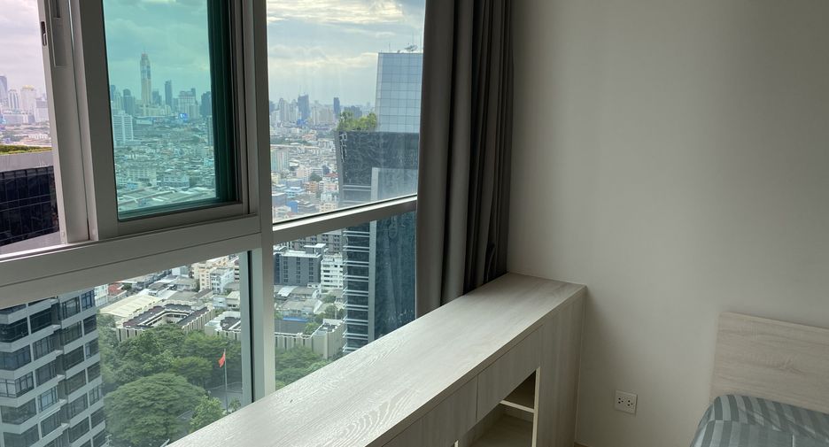 For sale 2 bedrooms condo in Huai Khwang, Bangkok