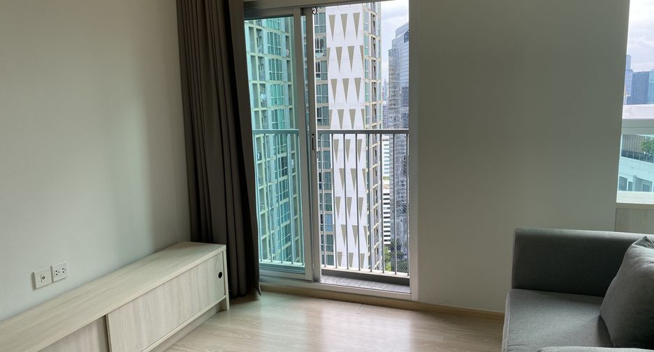 For sale 2 bedrooms condo in Huai Khwang, Bangkok