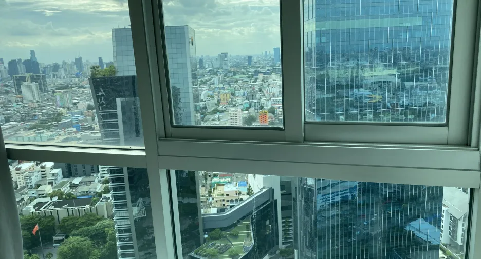 For sale 2 bedrooms condo in Huai Khwang, Bangkok