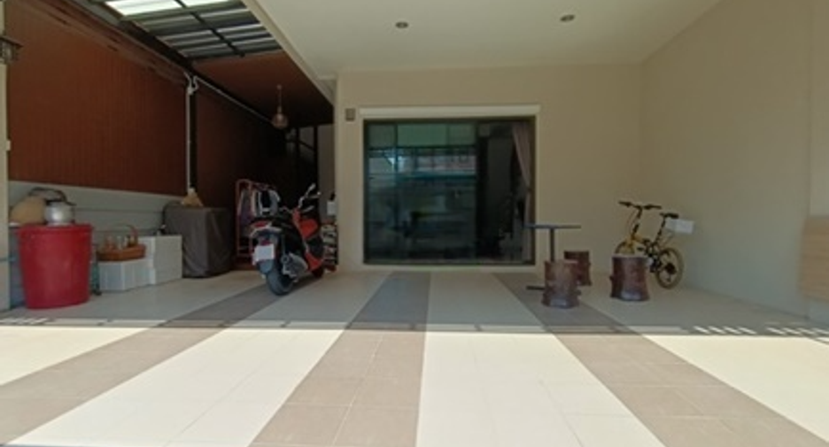 À vendre 2 chambres maison de ville à Phan Thong, Chonburi