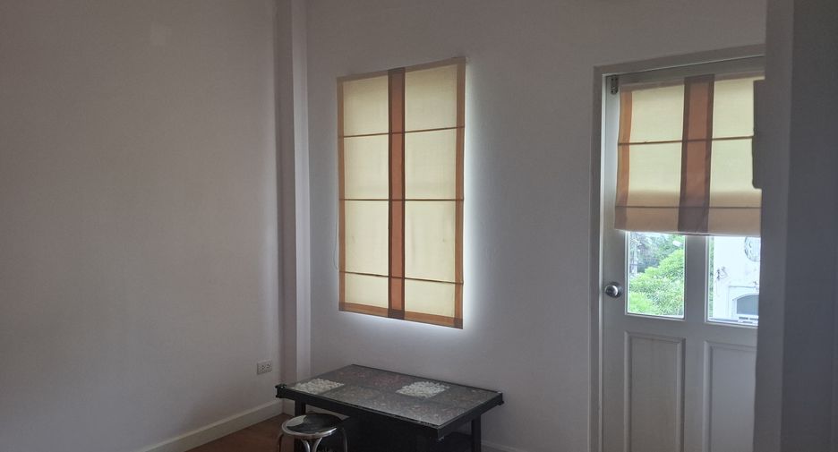 For sale 3 bedrooms townhouse in Prawet, Bangkok
