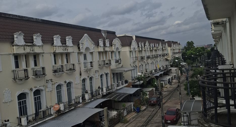For sale 3 bedrooms townhouse in Prawet, Bangkok