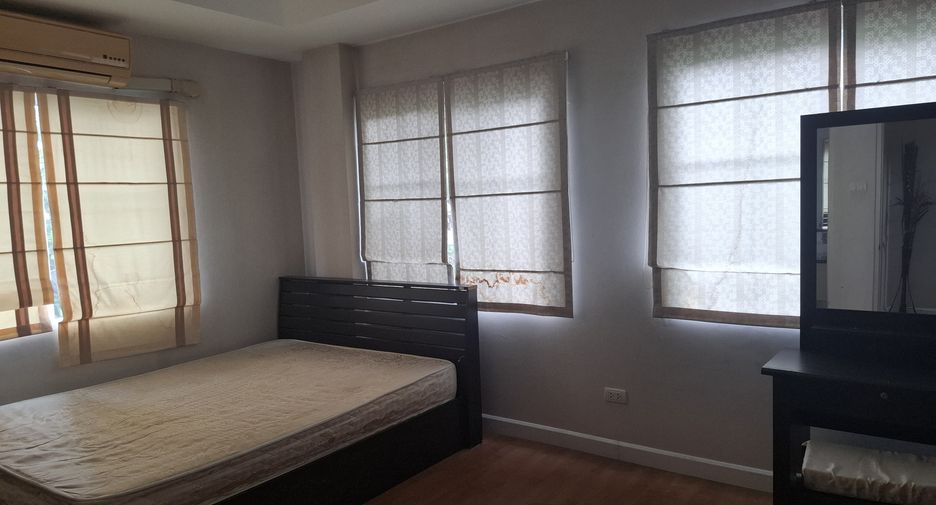 For sale 3 bedrooms townhouse in Prawet, Bangkok