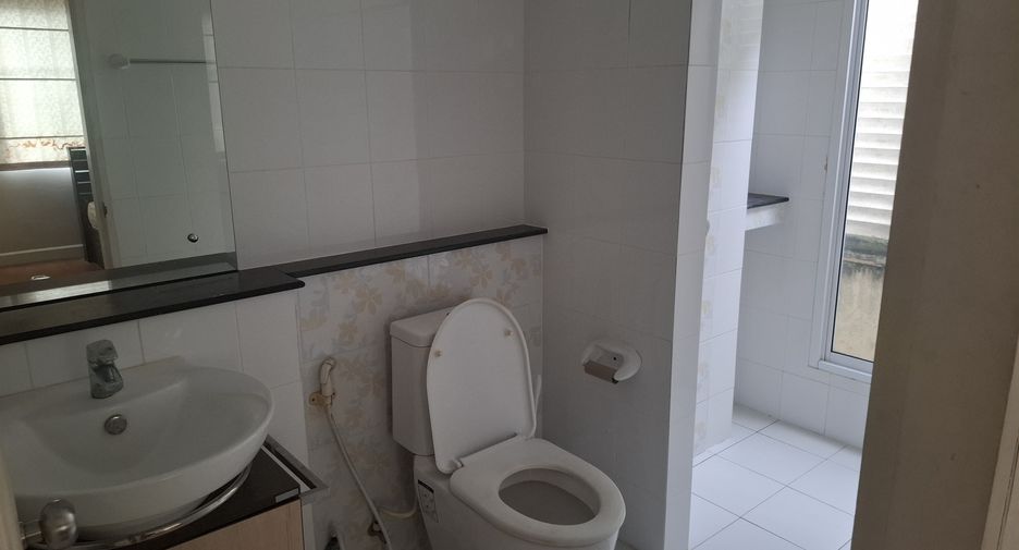 For sale 3 bedrooms townhouse in Prawet, Bangkok