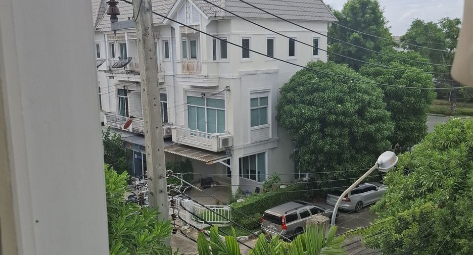For sale 3 bedrooms townhouse in Prawet, Bangkok