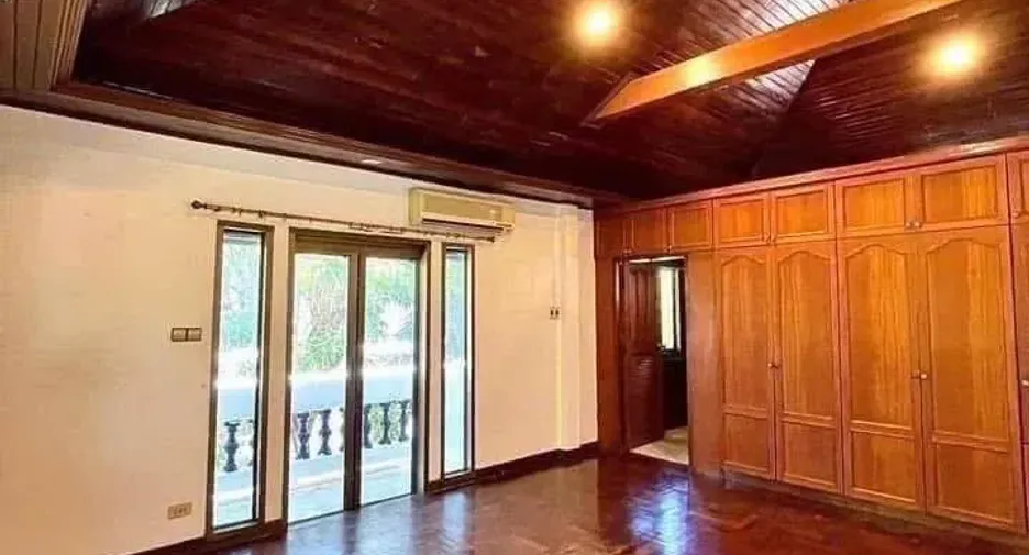 For rent 4 bedrooms house in Mueang Nonthaburi, Nonthaburi