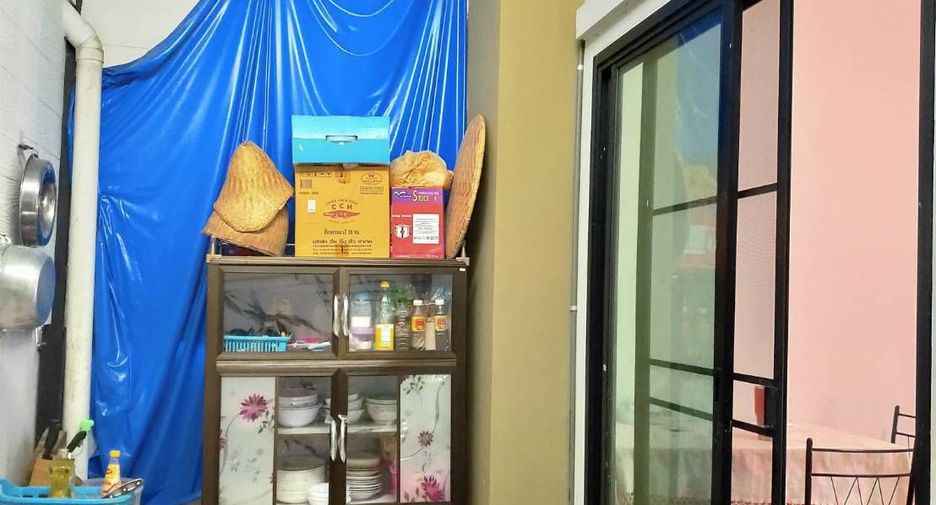 Reihenhaus zum Kauf mit 4 Zimmer in Lat Lum Kaeo, Pathum Thani