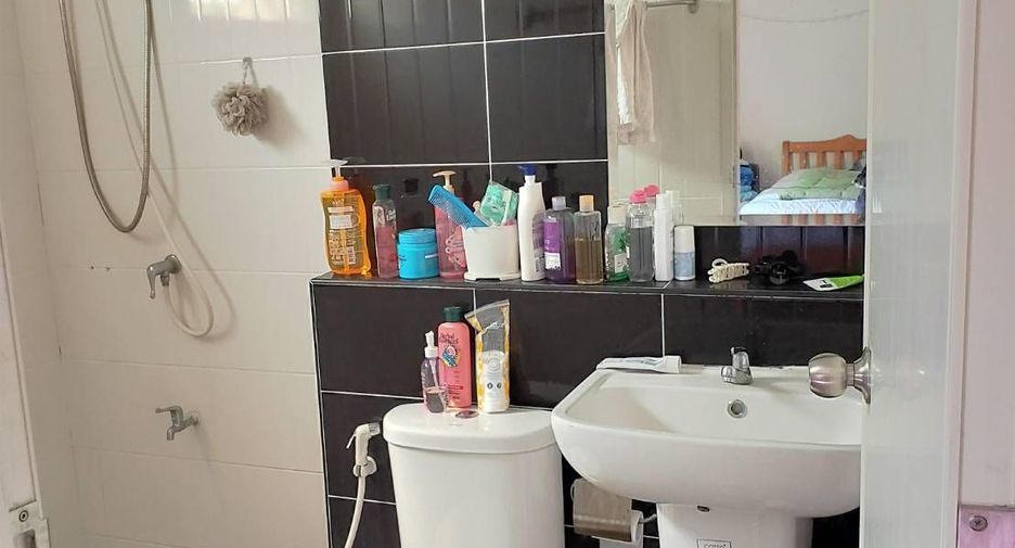 Reihenhaus zum Kauf mit 4 Zimmer in Lat Lum Kaeo, Pathum Thani