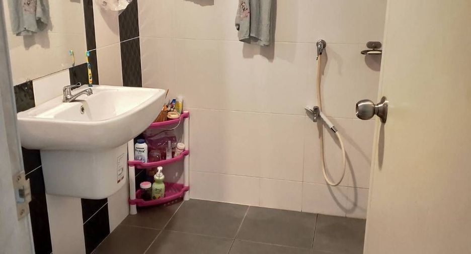 Reihenhaus zum Kauf mit 4 Zimmer in Lat Lum Kaeo, Pathum Thani