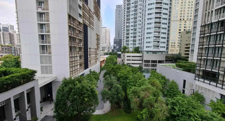 For sale 1 bed condo in Khlong Toei, Bangkok