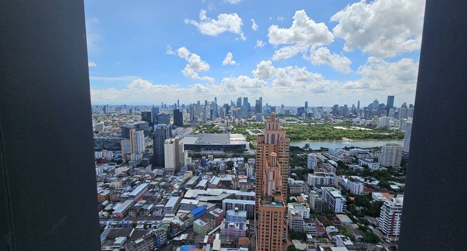 For sale 2 bedrooms condo in Khlong Toei, Bangkok