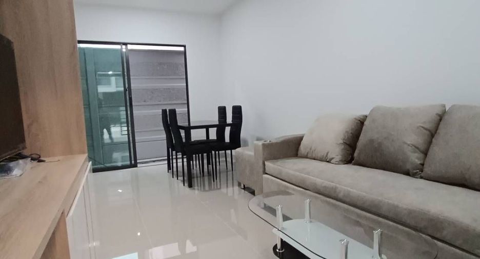 For rent 3 bedrooms townhouse in Khlong Luang, Pathum Thani