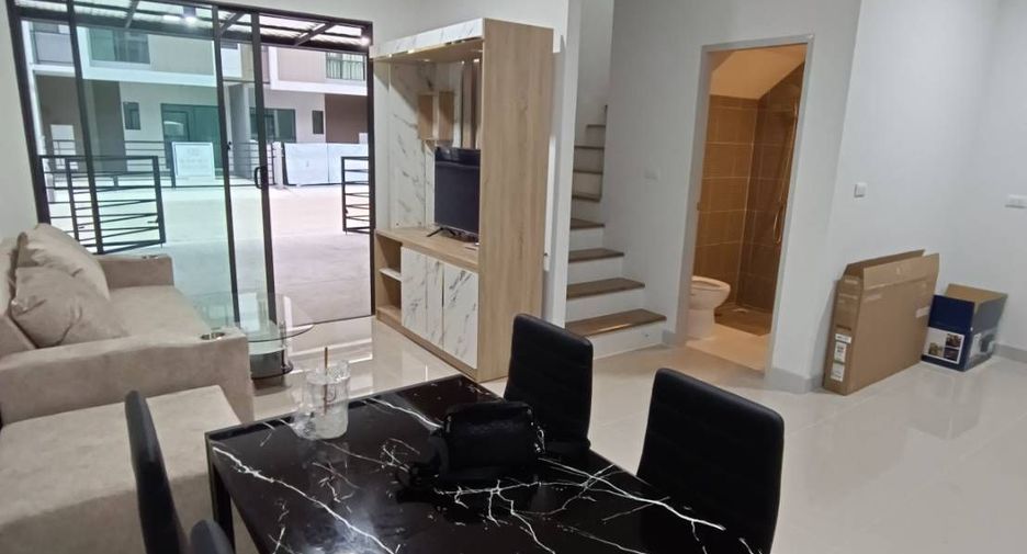 For rent 3 bedrooms townhouse in Khlong Luang, Pathum Thani