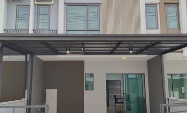 For rent 3 bedrooms townhouse in Khlong Luang, Pathum Thani