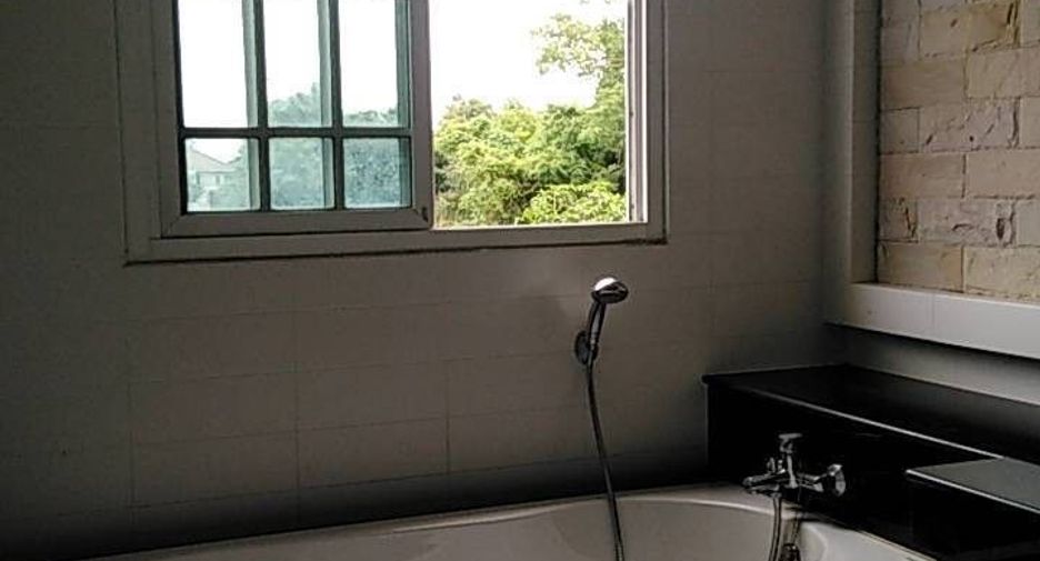 For sale 4 bedrooms house in Mueang Phitsanulok, Phitsanulok