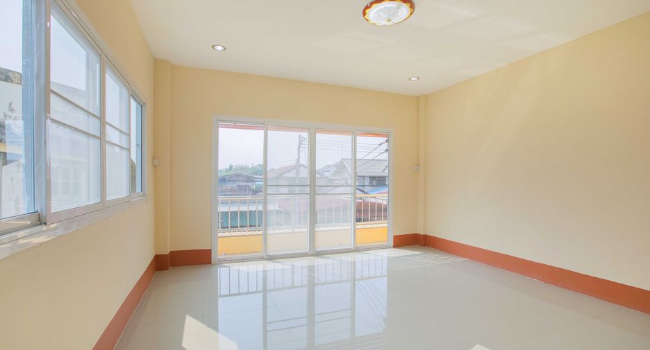 For sale 2 bedrooms townhouse in Mueang Phrae, Phrae