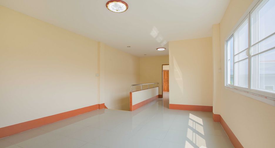 For sale 2 bedrooms townhouse in Mueang Phrae, Phrae