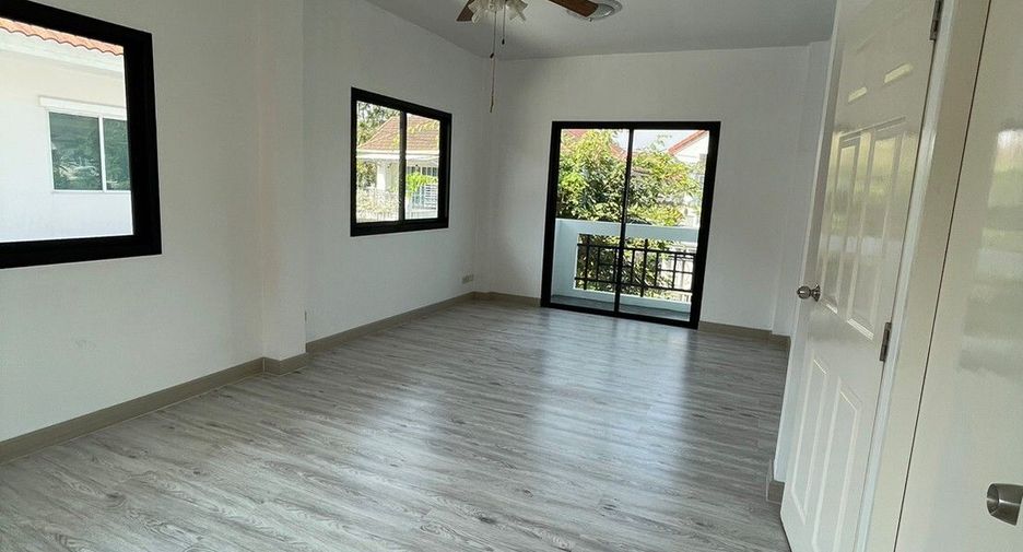For sale 3 bedrooms house in Khlong Sam Wa, Bangkok