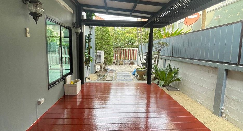 For sale 3 bedrooms house in Khlong Sam Wa, Bangkok