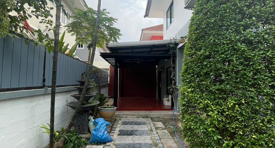 For sale 3 bedrooms house in Khlong Sam Wa, Bangkok