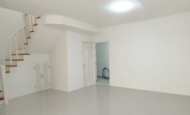 Reihenhaus zum Kauf mit 3 Zimmer in Phutthamonthon, Nakhon Pathom