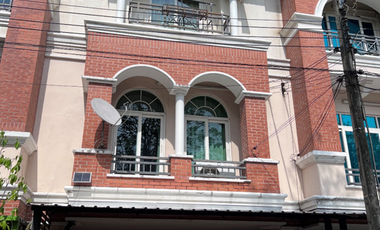 出售 3 卧室 联排别墅 在 Lat Phrao, 曼谷