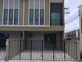出租 3 卧室 联排别墅 在 Lam Luk Ka, Pathum Thani