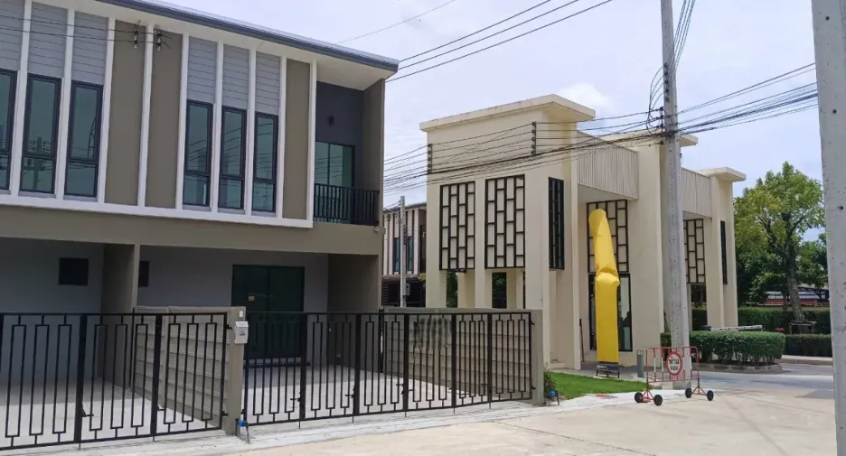 For rent 3 ベッドルーム townhouse in Lam Luk Ka, Pathum Thani