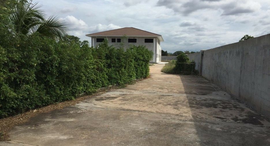 For sale 6 bedrooms house in Mueang Chaiyaphum, Chaiyaphum