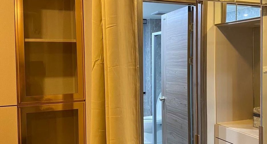 For sale 2 bedrooms condo in Huai Khwang, Bangkok