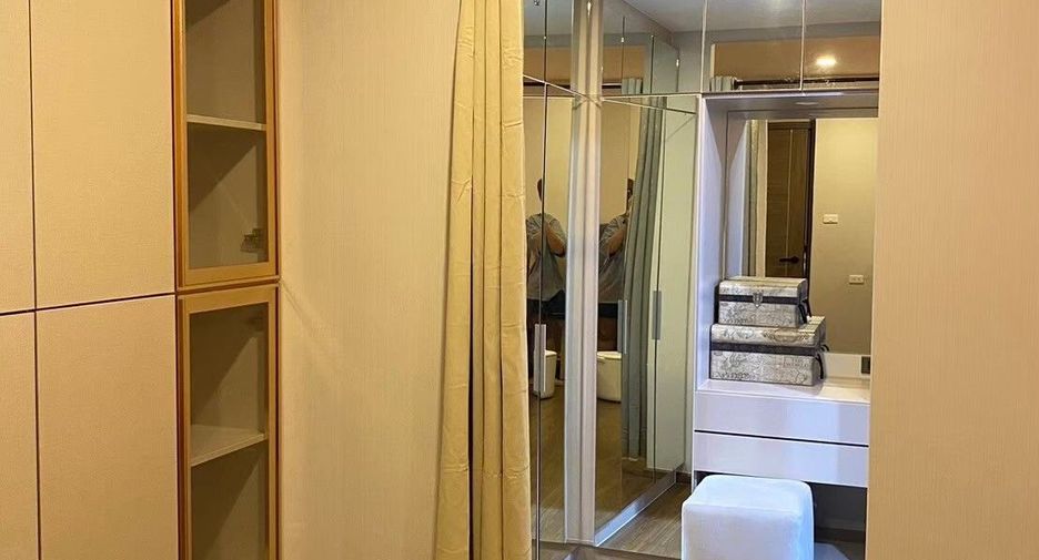 For sale 2 bedrooms condo in Huai Khwang, Bangkok